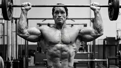 So bekommst du eine V-Figur: Übungen für Schultern und oberen Rücken (und was du tun kannst, wenn deine Schulter schmerzt)