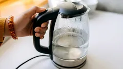 Warum man Wasser nicht zweimal aufkochen sollte: ein triftiger Grund